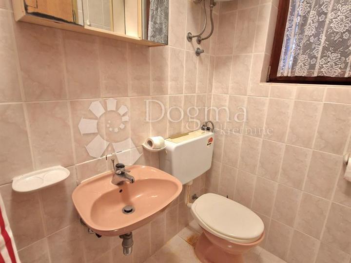 Apartman u Njivicama, 50 m od mora!
