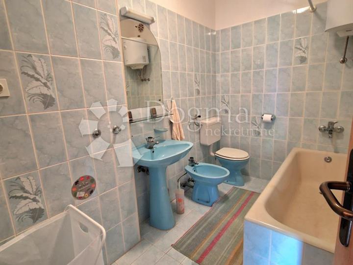 Apartman u Njivicama, 50 m od mora!