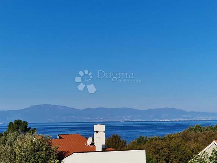 Apartman u Njivicama, 50 m od mora!