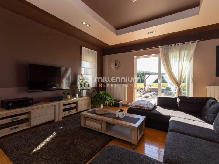 Gorski kotar, Ravna Gora, samostojeća katnica, 360m2