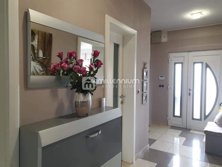 Gorski kotar, Ravna Gora, samostojeća katnica, 360m2