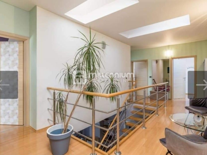 Gorski kotar, Ravna Gora, samostojeća katnica, 360m2