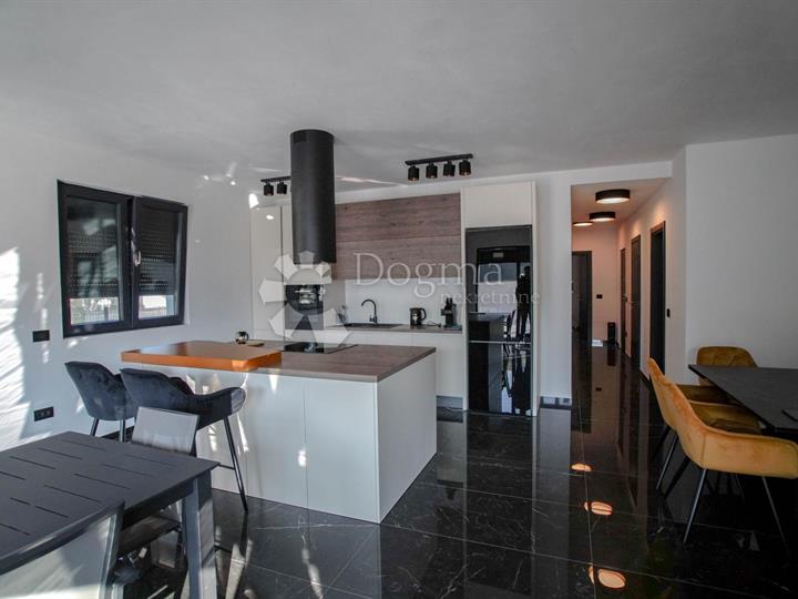 Atraktivan stan novogradnja