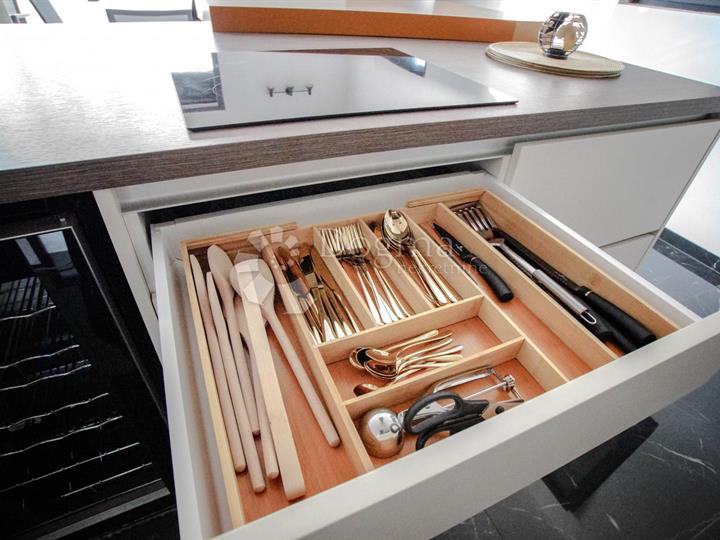 Atraktivan stan novogradnja