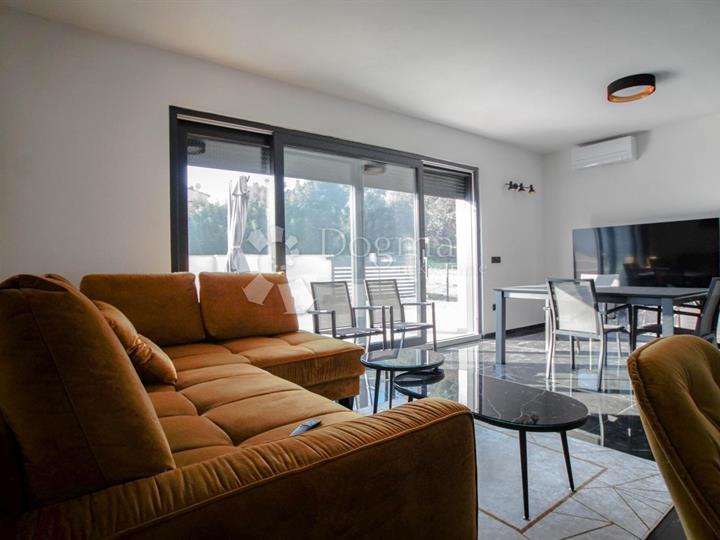 Atraktivan stan novogradnja