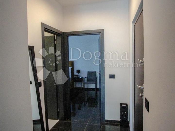 Atraktivan stan novogradnja