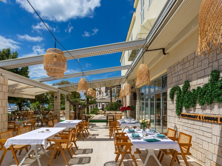 Konobar/ica, restaurant u Malinskoj