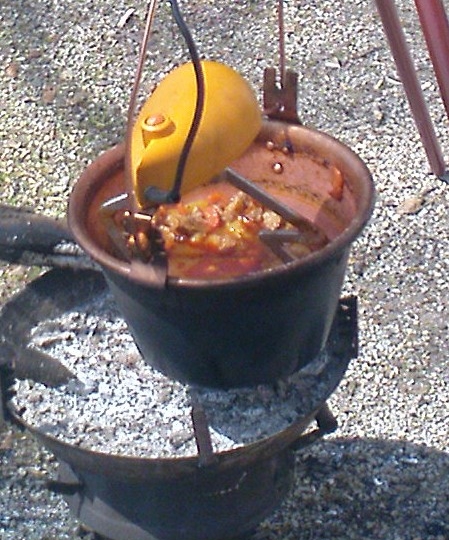 Bakreni kotlić s mješalicom