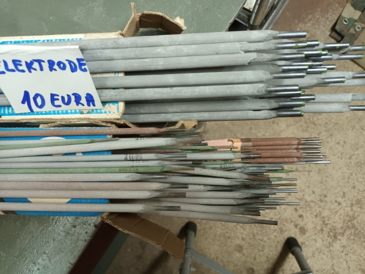 Bakreni kotlić s mješalicom