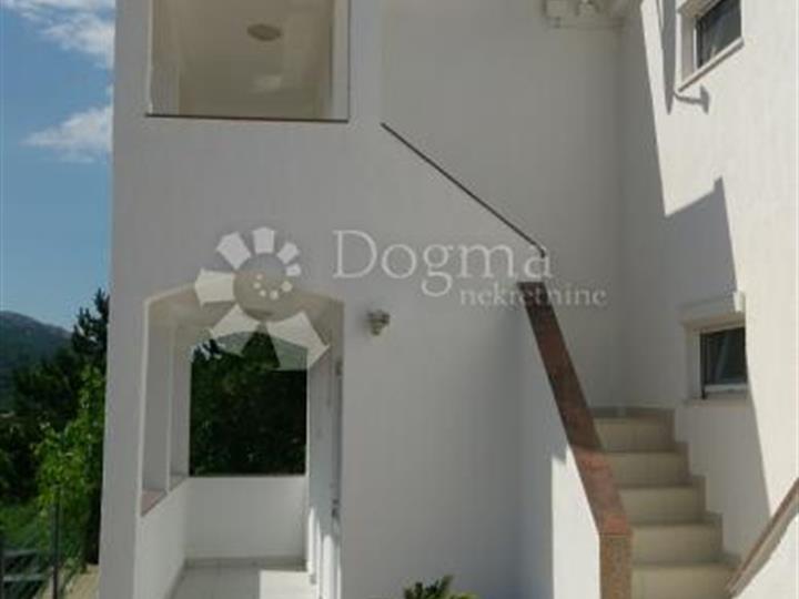 Baška - okolica - kuća s 4 apartmana