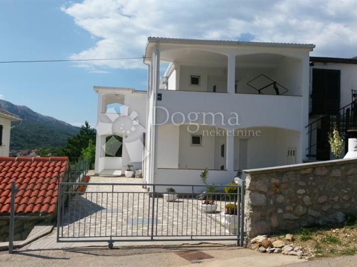 Baška - okolica - kuća s 4 apartmana