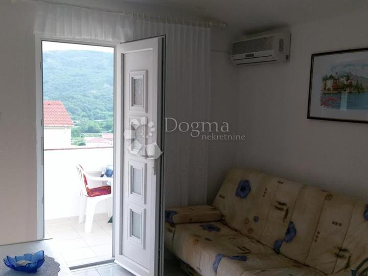 Baška - okolica - kuća s 4 apartmana