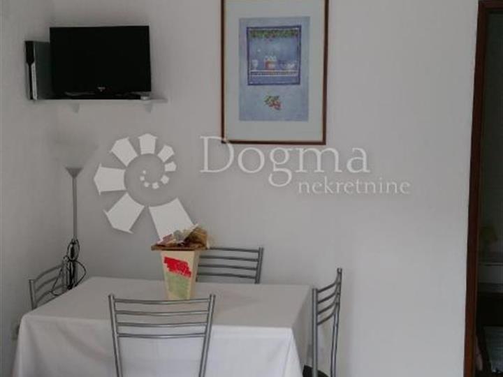 Baška - okolica - kuća s 4 apartmana
