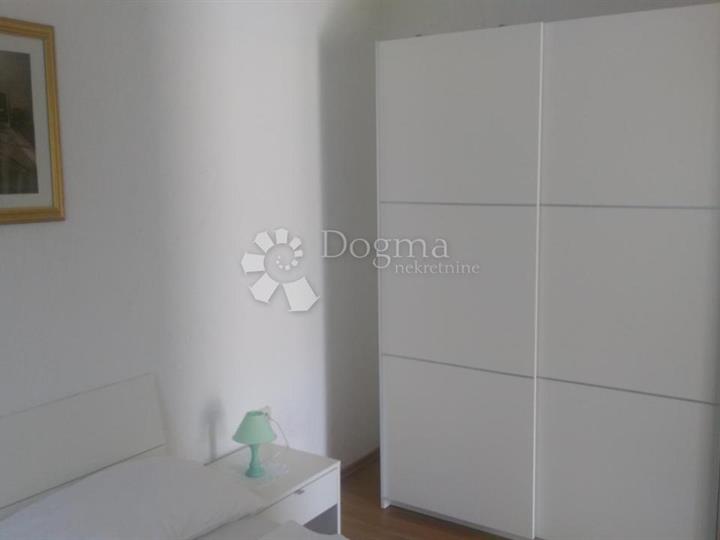 Baška - okolica - kuća s 4 apartmana