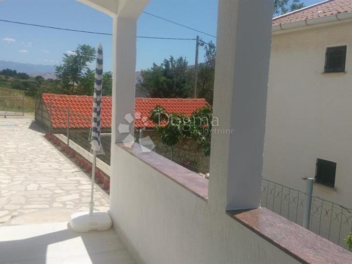 Baška - okolica - kuća s 4 apartmana