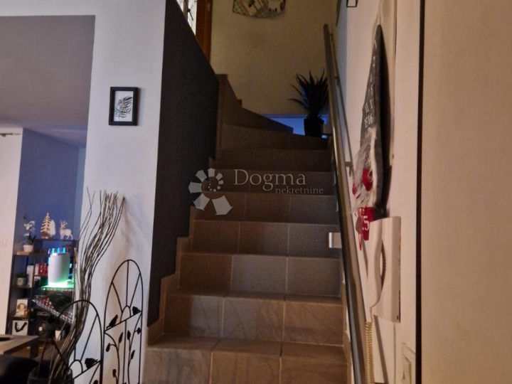 Škurinje, odličan dvoetažni stan 3S+DB