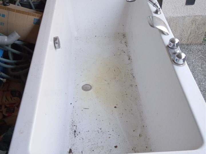 Kada, plastična s ugrađenim tušem