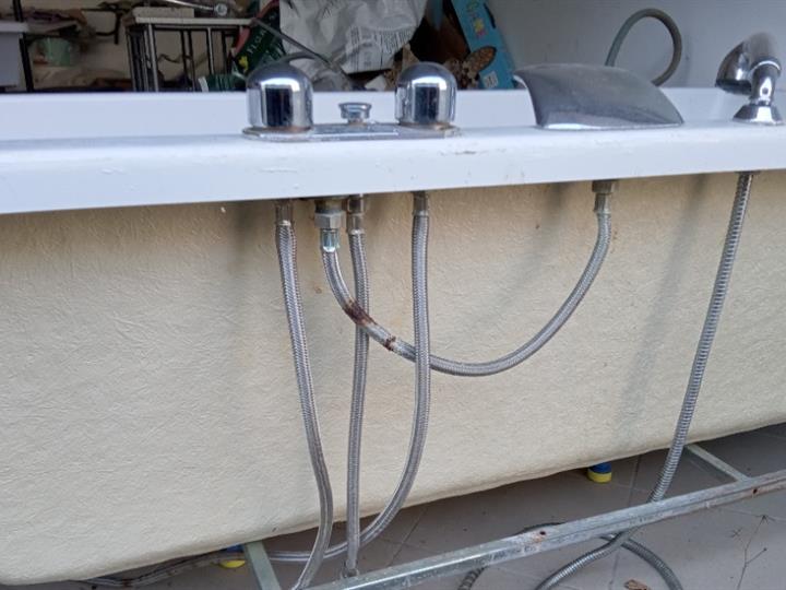 Kada, plastična s ugrađenim tušem