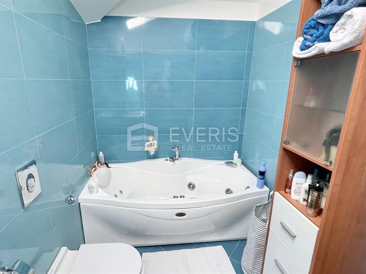 Kastav, Rubeši, stan 119 m2, 4S+DB, dvije garaže