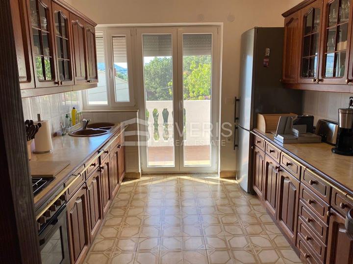 Matulji, samostojeća kuća 450 m2 s pogledom na more