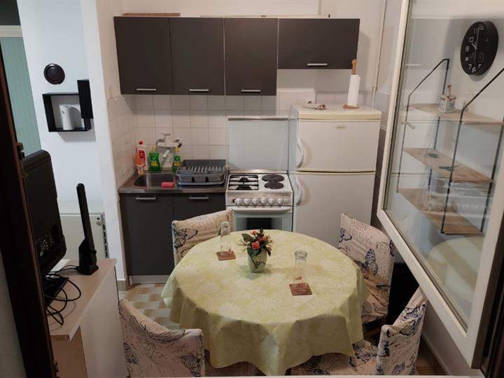 Iznajmljujem mali uređen stan