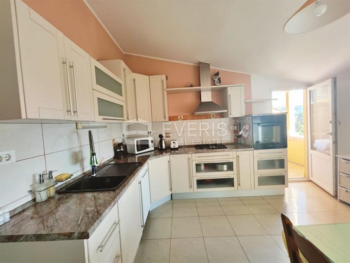 Opatija, centar, stan 117 m2 s pogledom na more