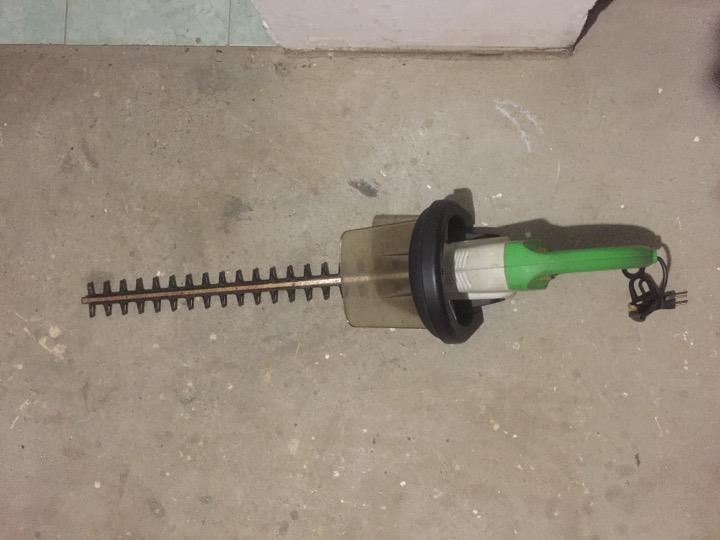 El. škare za živicu Viking 600