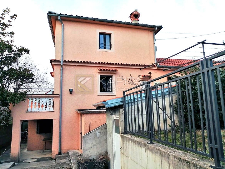 Viškovo, samostojeća kuća s 600 m2 okućnice