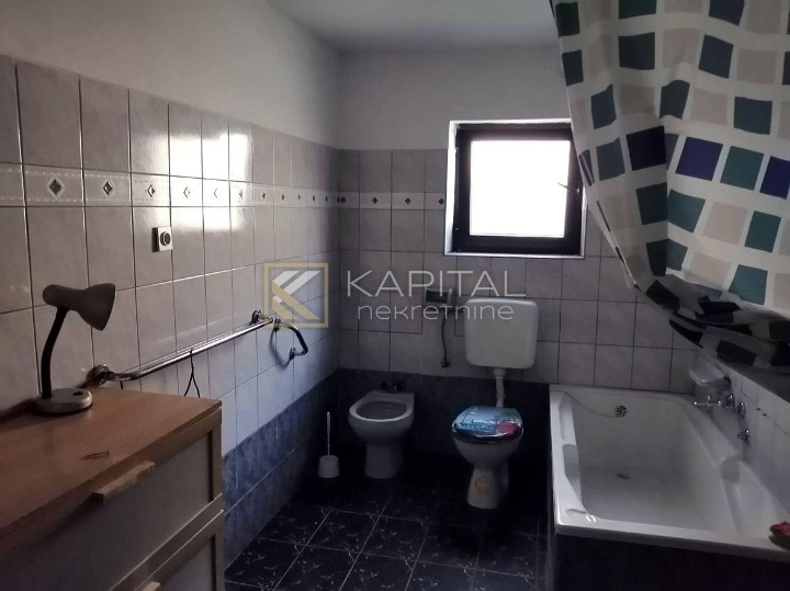 Viškovo, samostojeća kuća s 600 m2 okućnice