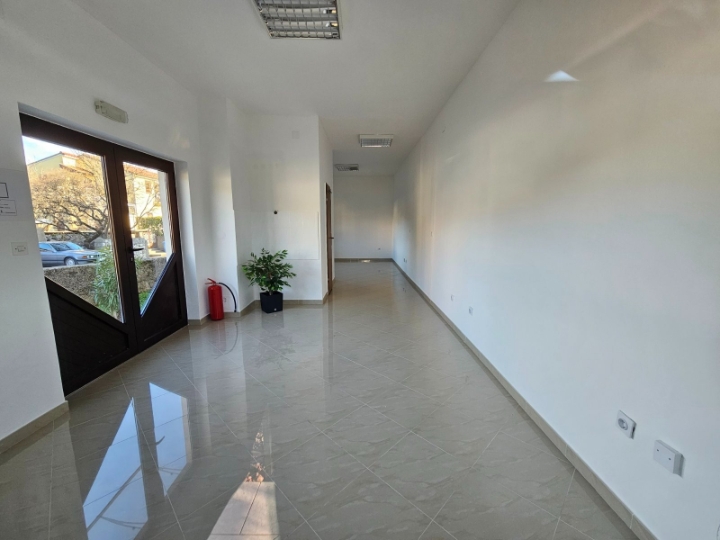 Pehlin, poslovni prostor