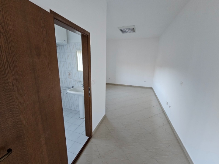 Pehlin, poslovni prostor