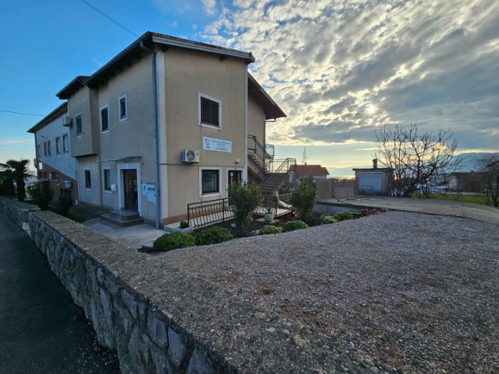 Pehlin, poslovni prostor