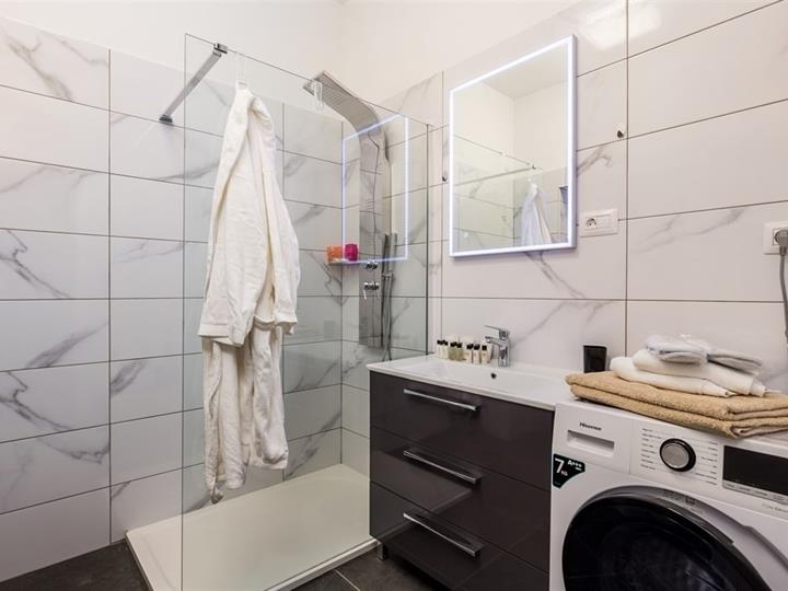 Stan, Rijeka - centar s balkonom