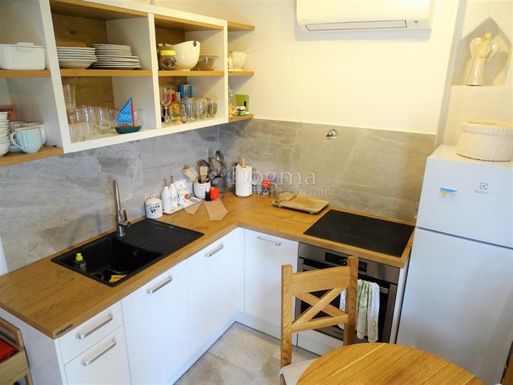 Omišalj - adaptirana i opremljena kamena starina