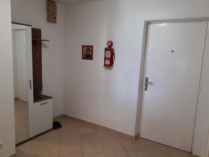 Dvosoban stan, bez agencija - Krnjevo