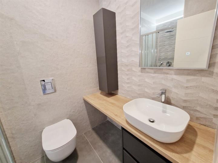 Centar, 45 m2, 1S+DB, sve novo