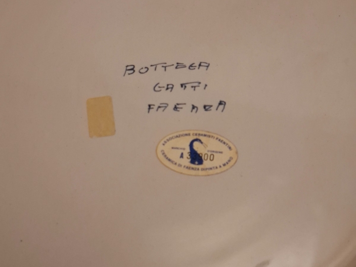 Porculanski ukrasni tanjur Faenza