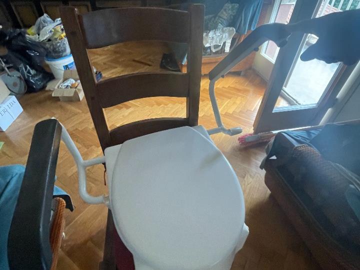 Toaletno povišenje, skoro novo