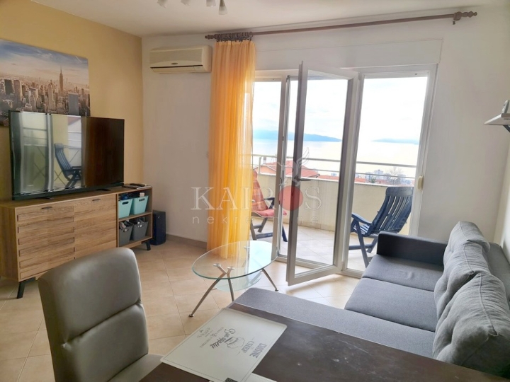 Hosti, 1S+DB, 550 €, male režije