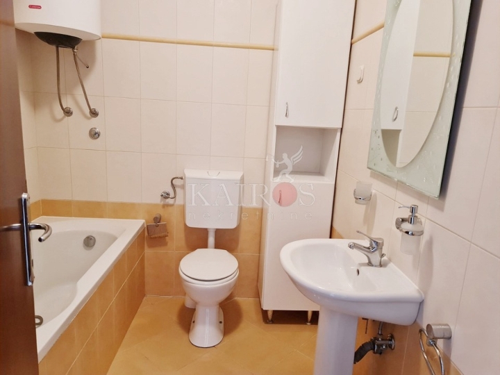 Hosti, 1S+DB, 550 €, male režije