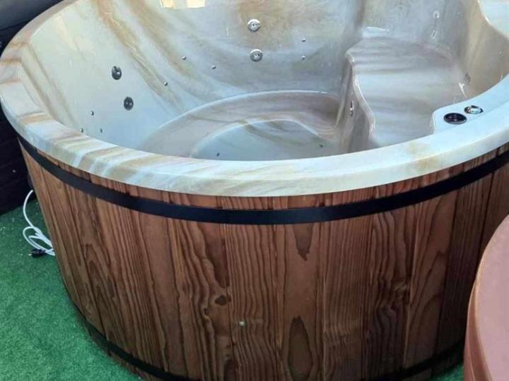 Hot tub