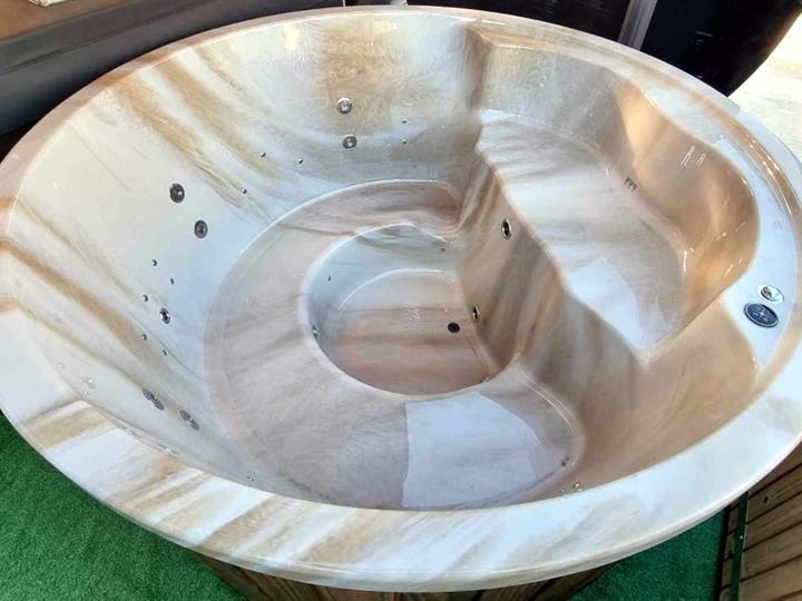 Hot tub