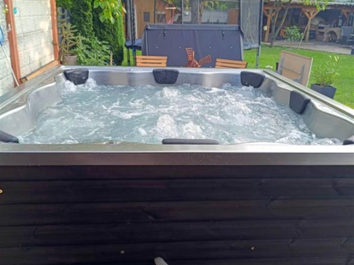 Hot tub - novo i prepuno elegancije