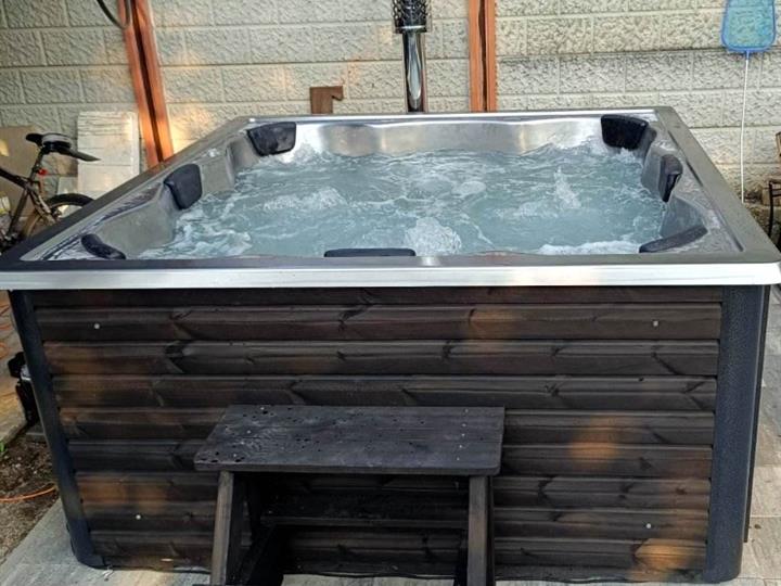Hot tub - novo i prepuno elegancije