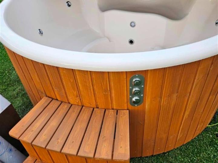 Hot Tub - uživajte u toploj kupki