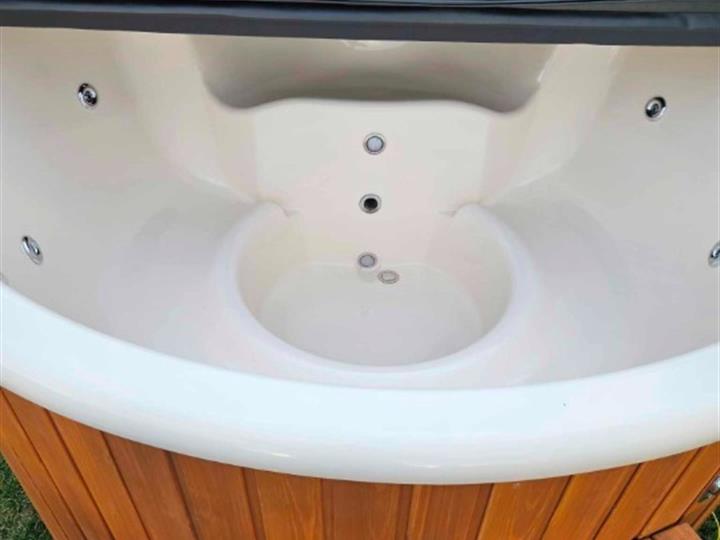 Hot Tub - uživajte u toploj kupki