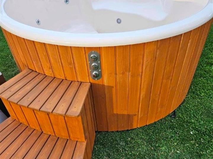 Hot Tub - uživajte u toploj kupki