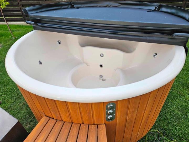 Hot Tub - uživajte u toploj kupki