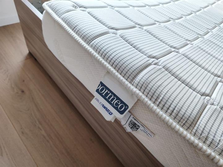 Madrac Dormeo Memory Silver, krevet