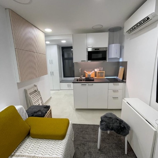 Rijeka-moderna garsonijera sa vrtom